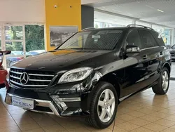 Obsidianschwarz (metallic) Gebraucht 2015 Mercedes ML350 AMG line SUV | 29.950 € (Fairer Preis)