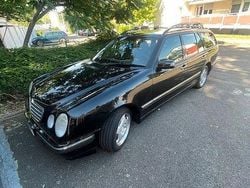 Schwarz Gebraucht 2002 Mercedes E220 Elegance Kombi | 4.000 € (Fairer Preis)