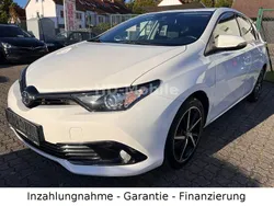 Weiß Gebraucht 2018 Toyota Auris Team Limousine | 8.950 € (Guter Preis)