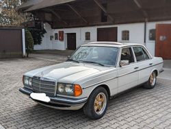 Grau Gebraucht 1979 Mercedes E280 Limousine | 16.500 €