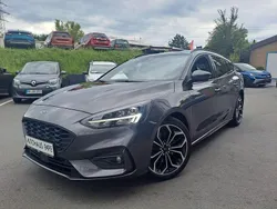Grau Gebraucht 2018 Ford Focus ST-Line Limousine | 15.900 € (Fairer Preis)