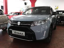 Ice/cosmic black metallic Gebraucht 2024 Suzuki Vitara Comfort+ SUV | 26.490 € (Etwas zu teuer)