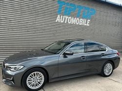 Grau Gebraucht 2021 BMW 330 Luxury Line Limousine | 29.900 € (Etwas zu teuer)