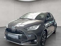Grau Gebraucht 2021 Toyota Yaris Hybrid Club Limousine | 17.950 € (Guter Preis)