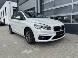 Weiß Gebraucht 2016 BMW 218 Active Tourer Sport Line Van / Kleinbus | 8.990 € (Superpreis)