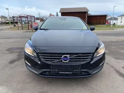 Schwarz Gebraucht 2014 Volvo V60 Momentum Kombi | 8.499 € (Fairer Preis)