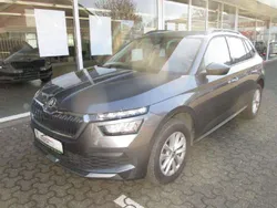 Graphitegrau metallic Gebraucht 2023 Skoda Kamiq SUV | 24.990 €