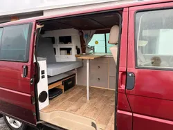 Rot Gebraucht 2001 VW T4 Van | 15.000 €