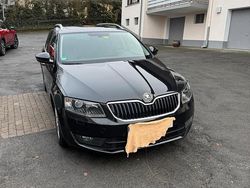Schwarz Gebraucht 2013 Skoda Octavia Kombi | 7.999 € (Superpreis)
