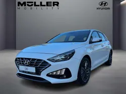 Serenity white mica(pearl) Gebraucht 2024 Hyundai i30 Trend Limousine | 23.888 € (Guter Preis)
