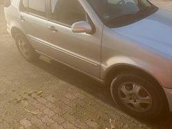 Silber Gebraucht 2003 Mercedes ML270 SUV | 3.500 €