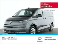 Grau Gebraucht 2024 VW Multivan Life Van / Kleinbus | 53.390 € (Fairer Preis)