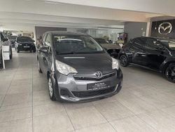 Grau Gebraucht 2013 Toyota Verso-S Life Van / Kleinbus | 7.490 € (Fairer Preis)
