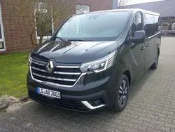 Schwarz metallic Gebraucht 2023 Renault Trafic Van | 63.700 €