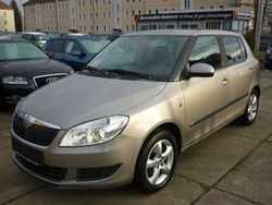 Cappuccinobeige metallic Gebraucht 2012 Skoda Fabia Family Kleinwagen | 5.900 € (Fairer Preis)