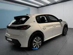 Weiß Gebraucht 2022 Peugeot e-208 Kleinwagen | 14.249 € (Guter Preis)