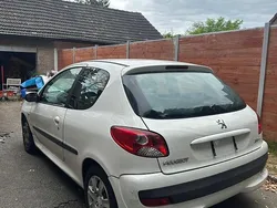 Weiß Gebraucht 2019 Peugeot 206+ Kleinwagen | 1.799 €