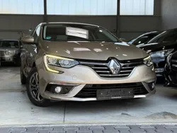 Beige Gebraucht 2016 Renault Mégane III Intens Limousine | 13.600 € (Etwas zu teuer)