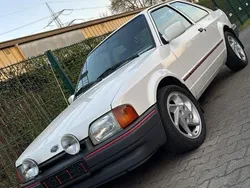 Weiß Gebraucht 1988 Ford Escort Kleinwagen | 2.999 €