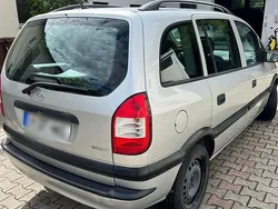 Grau Gebraucht 2003 Opel Zafira Van / Kleinbus | 4.500 €