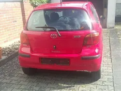 Rot Gebraucht 2004 Toyota Yaris Kleinwagen | 2.100 €