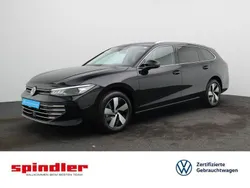Grenadillschwarz metallic Gebraucht 2024 VW Passat Business Kombi | 37.980 € (Teuer)