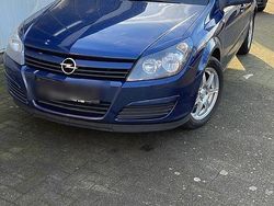 Blau Gebraucht 2005 Opel Astra Limousine | 1.800 €