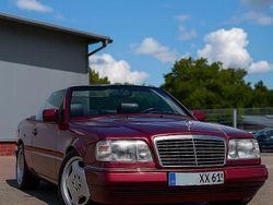 Rot Gebraucht 1992 Mercedes E300 Cabrio | 21.300 €