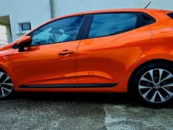 Orange Gebraucht 2021 Renault Clio V Limousine | 12.300 € (Guter Preis)