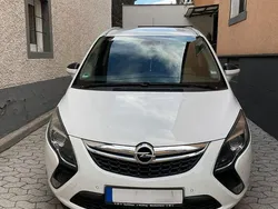 Weiß Gebraucht 2015 Opel Zafira Tourer drive Van / Kleinbus | 7.700 € (Fairer Preis)