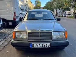 Grau Gebraucht 1989 Mercedes 200 Kleinwagen | 4.750 €