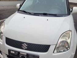 Weiß Gebraucht 2005 Suzuki Swift Kleinwagen | 2.000 €