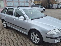 Brilliant silber mettalic Gebraucht 2008 Skoda Octavia Ambiente Kombi | 1.990 € (Guter Preis)