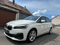 Weiß Gebraucht 2021 BMW 218 Gran Tourer Performance Van / Kleinbus | 16.990 € (Fairer Preis)