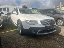 Weiß Gebraucht 2012 Skoda Superb Kombi | 6.100 € (Fairer Preis)