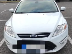 Weiß Gebraucht 2013 Ford Mondeo Kombi | 6.400 €