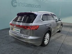Grau Gebraucht 2024 VW Touareg Elegance SUV | 56.100 € (Guter Preis)