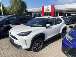 Schneeweiß Gebraucht 2025 Toyota Yaris Cross SUV | 28.980 € (Fairer Preis)