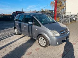 Grau Gebraucht 2004 Opel Meriva Van / Kleinbus | 1.799 € (Guter Preis)