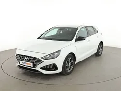 Weiß Gebraucht 2021 Hyundai i30 Intro Edition Limousine | 16.330 € (Fairer Preis)