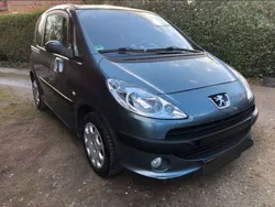 Grau Gebraucht 2006 Peugeot 1007 Premium Kleinwagen | 4.000 € (Fairer Preis)