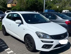 Weiß Gebraucht 2012 Kia ProCeed Kleinwagen | 2.200 €