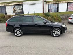 Schwarz Gebraucht 2013 Skoda Octavia Active Kombi | 2.499 € (Guter Preis)