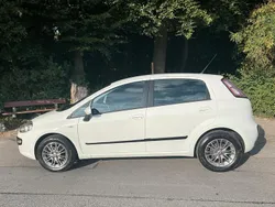Weiß Gebraucht 2011 Fiat Punto Kleinwagen | 2.950 € (Teuer)