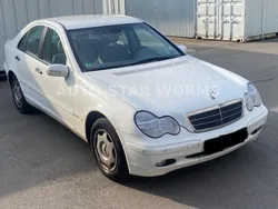 Weiß Gebraucht 2001 Mercedes C180 Limousine | 1.690 € (Superpreis)
