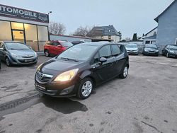 Schwarz Gebraucht 2011 Opel Meriva Van / Kleinbus | 2.990 € (Teuer)