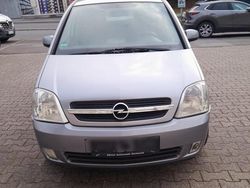 Grau Gebraucht 2004 Opel Meriva Van / Kleinbus | 1.050 € (Etwas zu teuer)