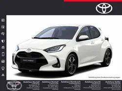 Weiß Gebraucht 2024 Toyota Yaris Hybrid Comfort Limousine | 25.990 € (Teuer)