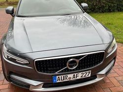 Grau Gebraucht 2020 Volvo V90 CC Pro Kombi | 39.900 €