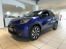 Blau Neu 2024 Toyota Aygo Team Kleinwagen | 18.990 €